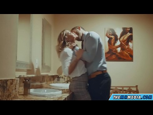 ❤️ Når en barmfagre blondine forfører dig på et offentligt toilet ❌ Porno at da.xxxtun.ru